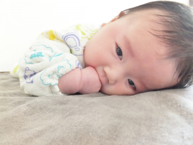 生後3か月の赤ちゃんの画像