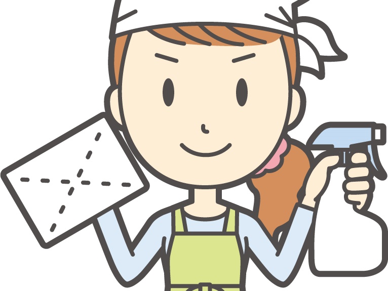 子供部屋を除菌する主婦