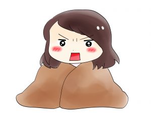 着る毛布にくるまった女性