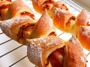 1からお店で手作りしてます!ベーコンエピはカリカリ美味!